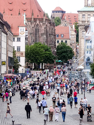 Bavarian and Franconian groups in Nuremberg Altstadt