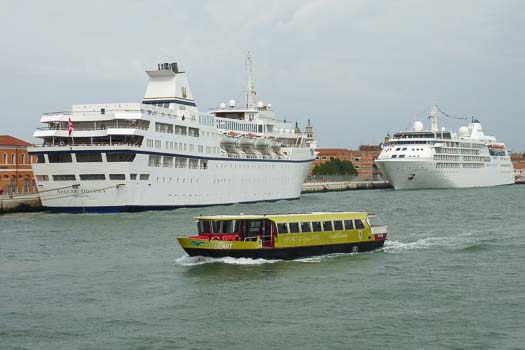 San Basilio cruise terminal and Vaporetto dell'Arte