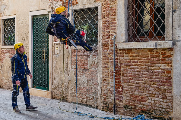 Acrobatica climbers on a building in Venice, Italy.