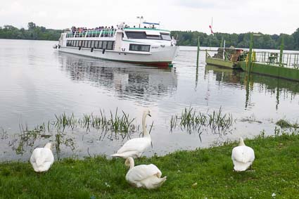 Navi Andes boat on Mantua city lake