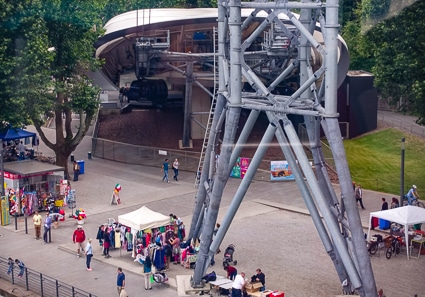 Seilbahn Koblenz cable car gondola reaches lower station