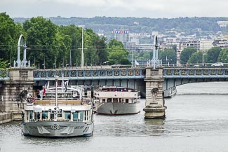 View of river vessels from Île aux Cygnes