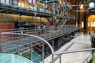 Multilevel structure in chapel of Musee des Arts et Metiers