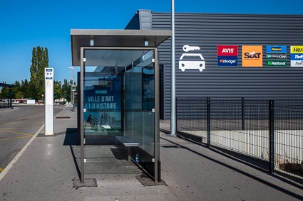 Carolis no 6 bus stop at Beauvais-Tillé Airport