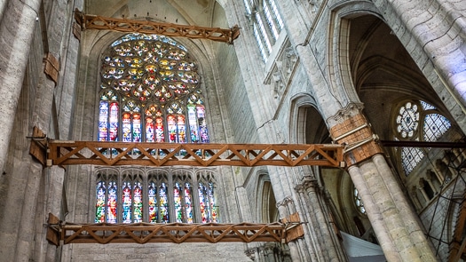 Horizontal braces in Beauvais Cathedral transept