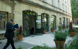 Père Lachaise cemetery headquarters photo