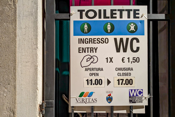 Venice public toilet at San Leonardo: Price and hours.