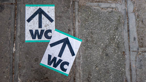 Arrows pointing to Venice public toilets.